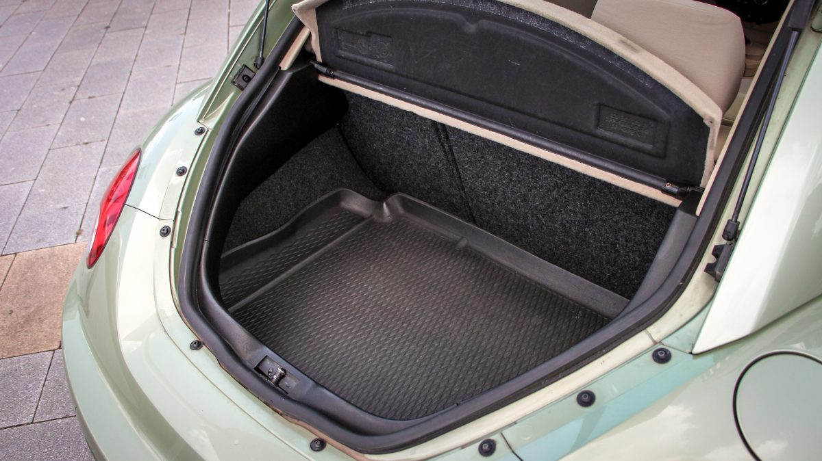 VOLKSWAGEN NEW BEETLE
