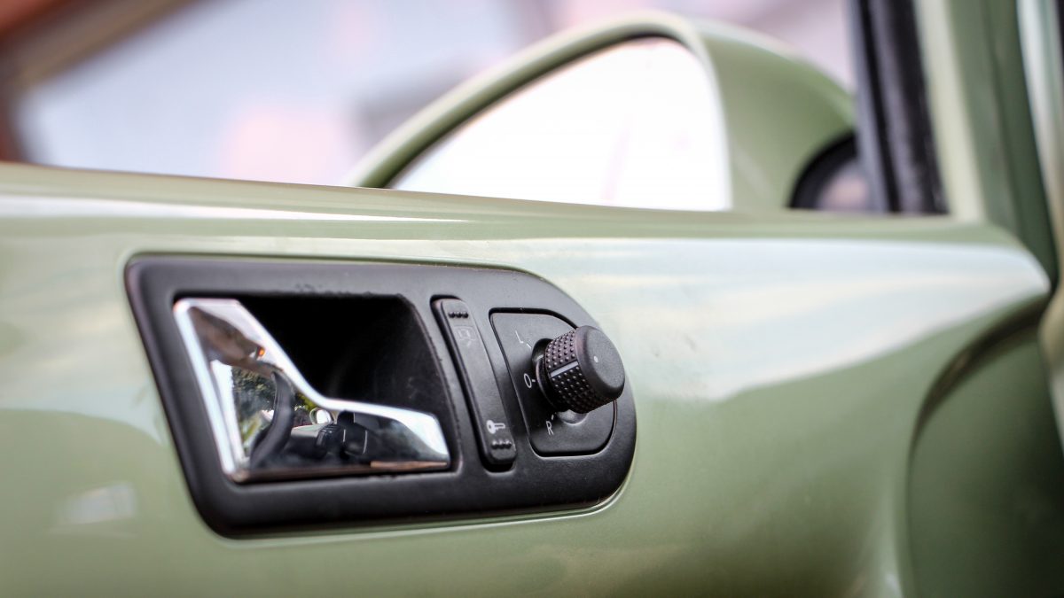 VOLKSWAGEN NEW BEETLE