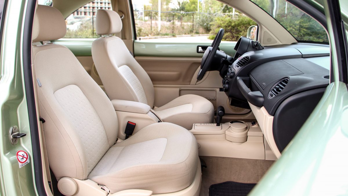 VOLKSWAGEN NEW BEETLE