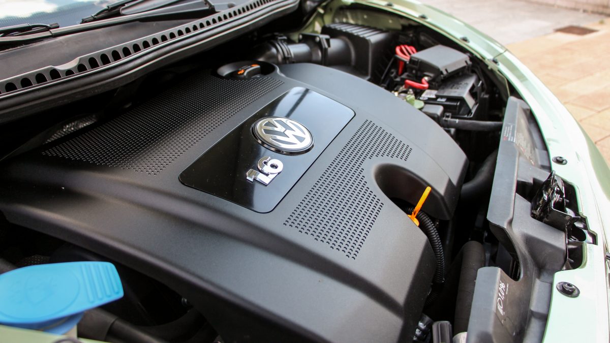 VOLKSWAGEN NEW BEETLE