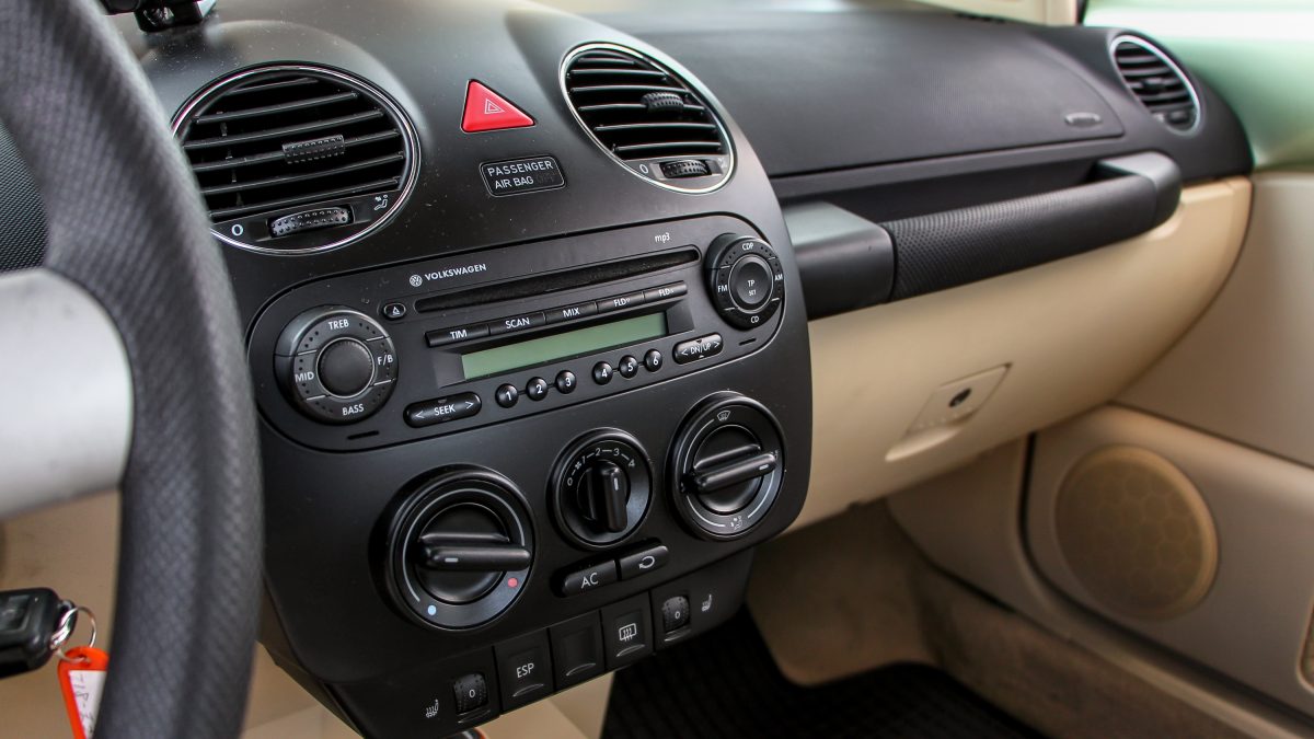 VOLKSWAGEN NEW BEETLE