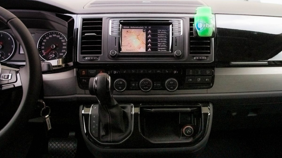 VOLKSWAGEN MULTIVAN