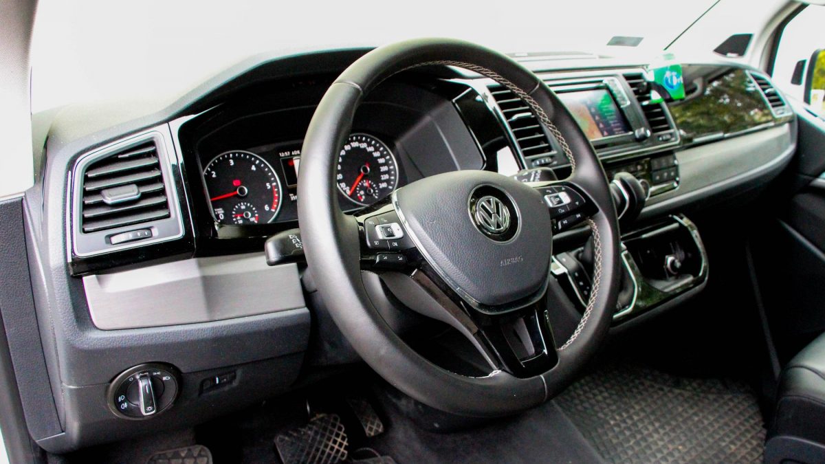 VOLKSWAGEN MULTIVAN