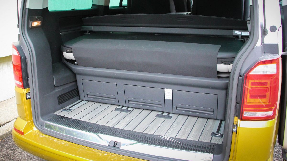 VOLKSWAGEN MULTIVAN