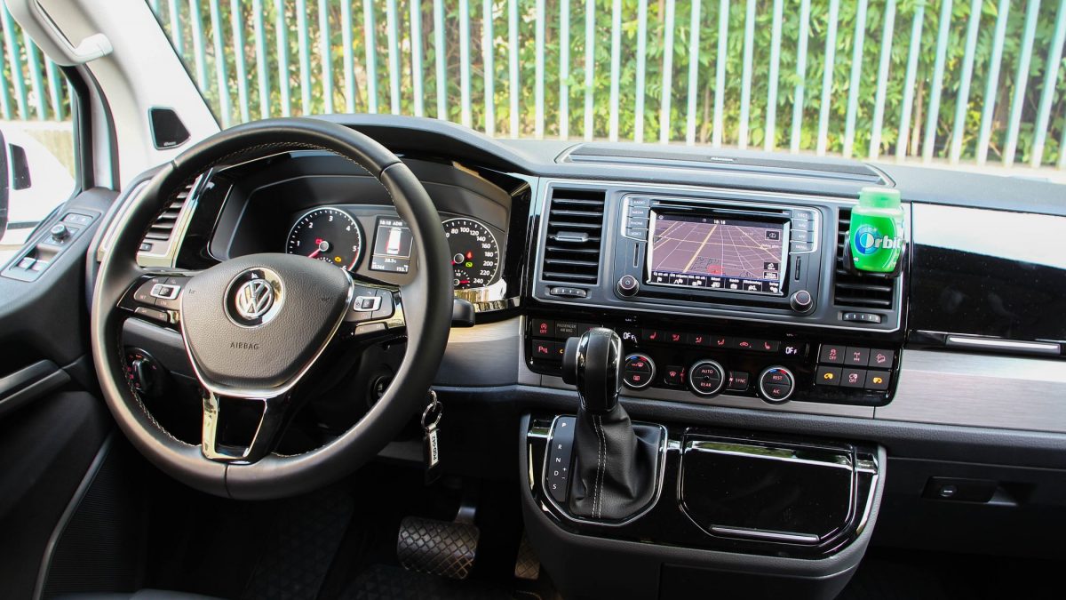 VOLKSWAGEN MULTIVAN
