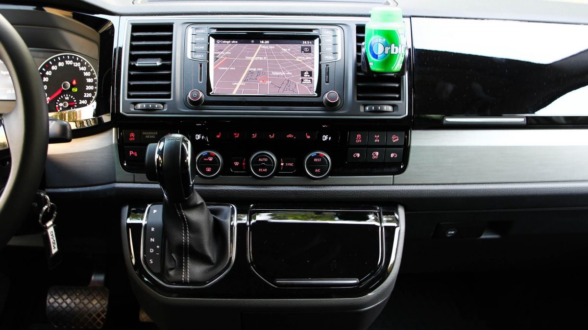 VOLKSWAGEN MULTIVAN