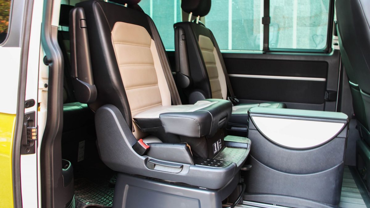 VOLKSWAGEN MULTIVAN