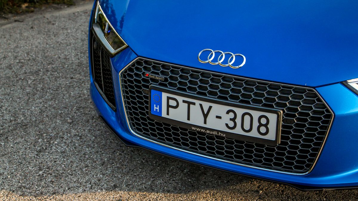 AUDI R8
