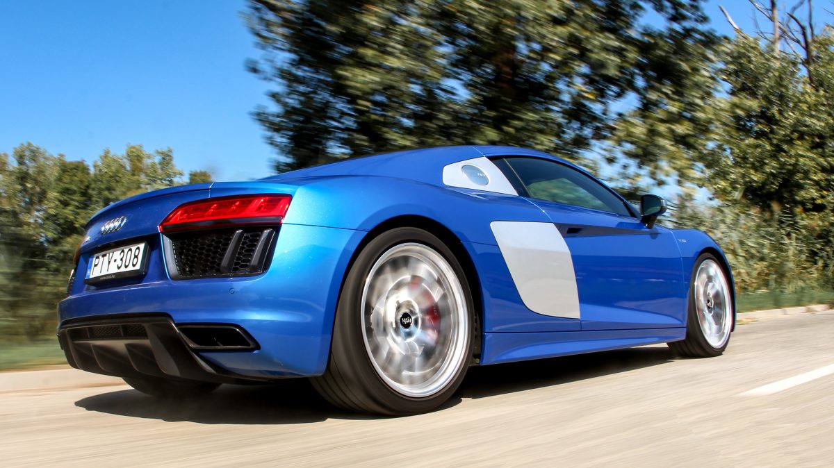 AUDI R8