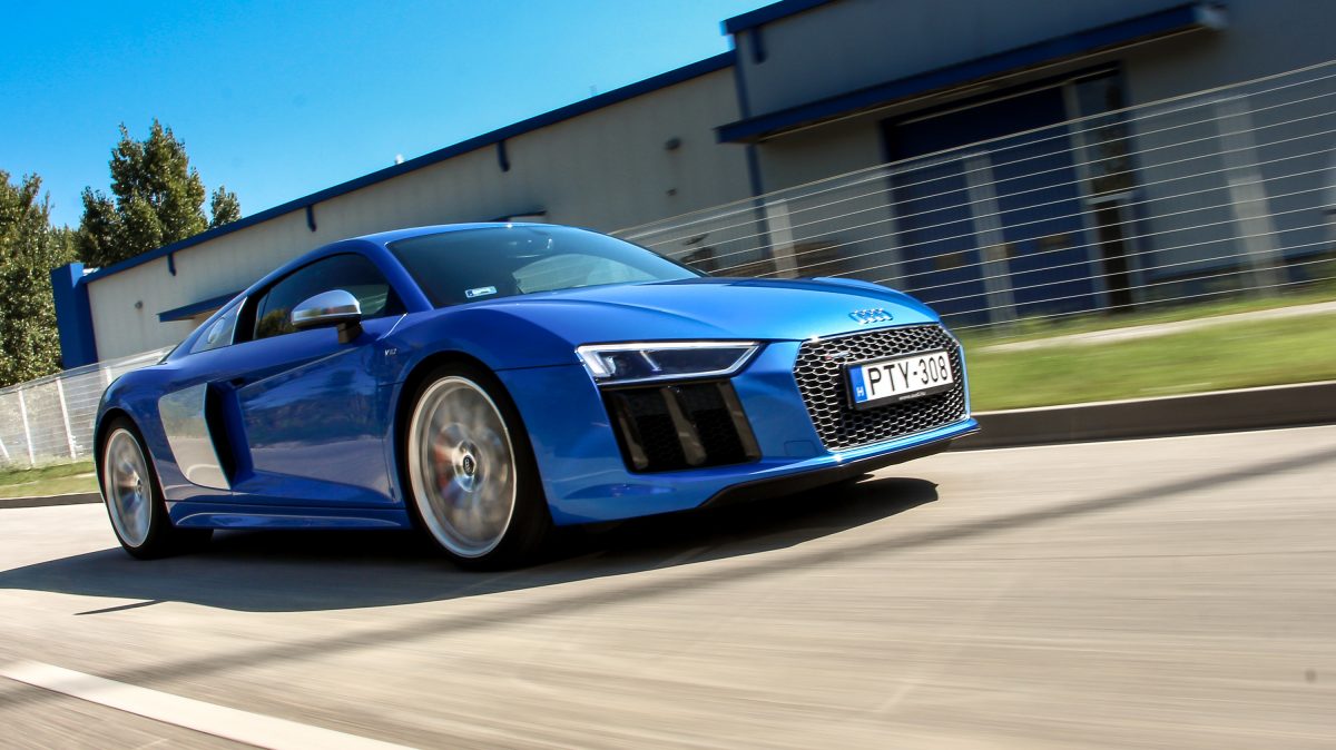 AUDI R8