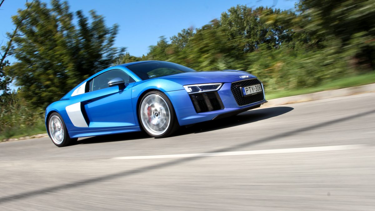 AUDI R8