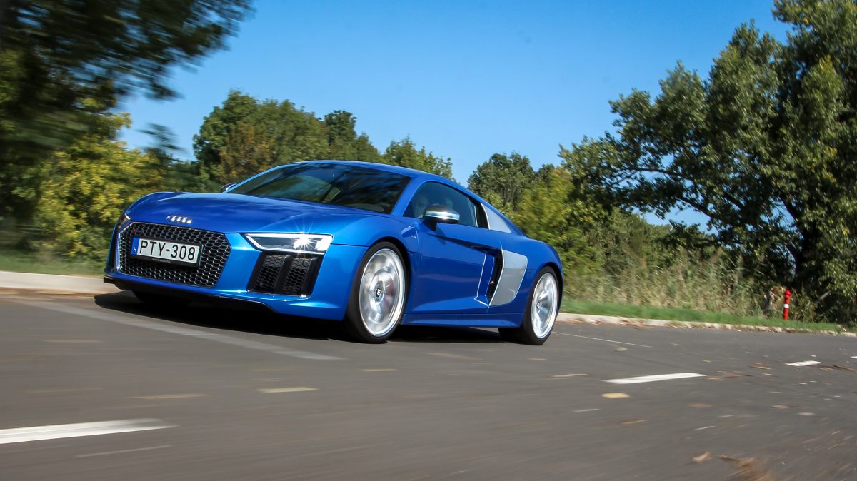 AUDI R8