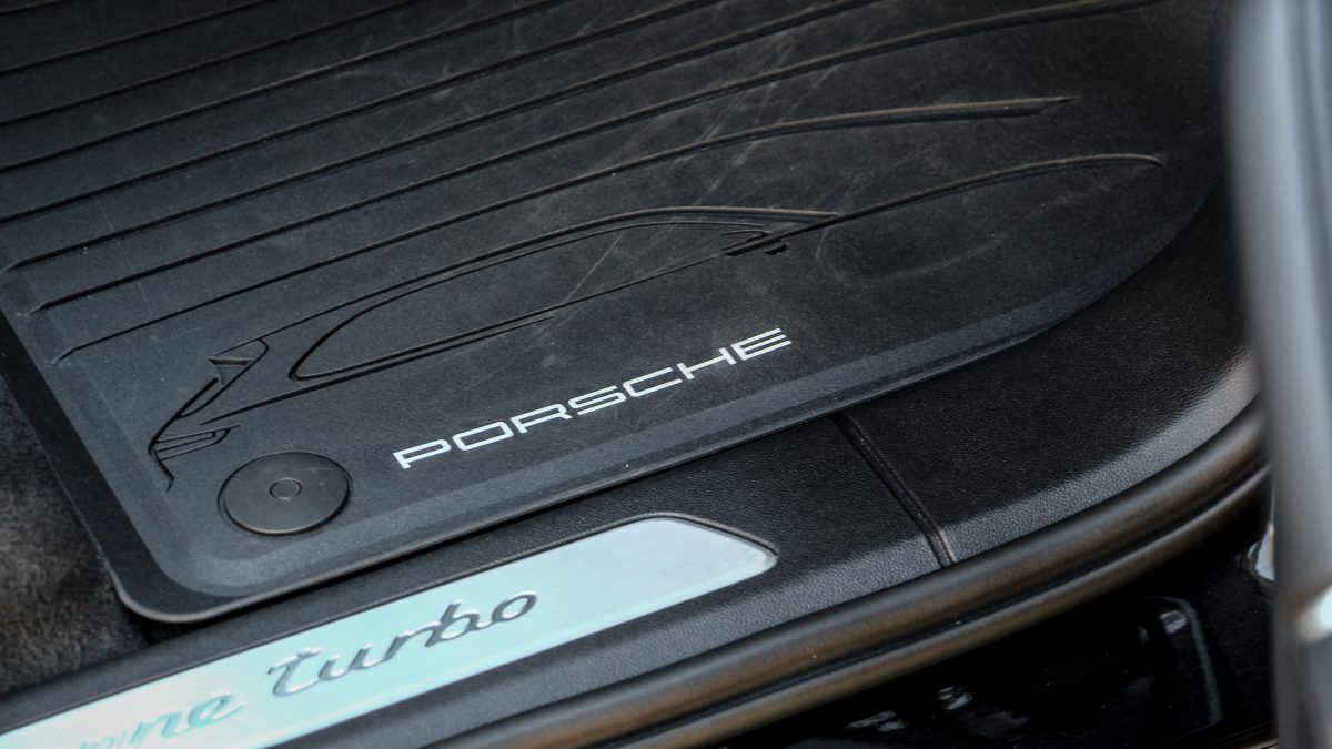 PORSCHE