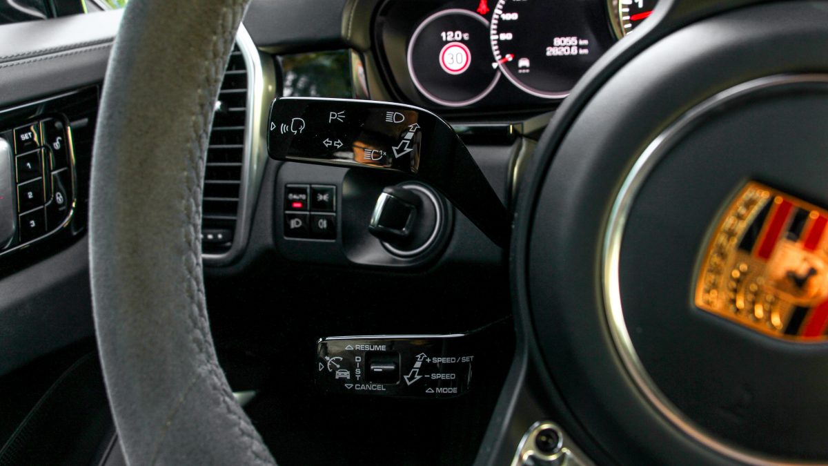 PORSCHE