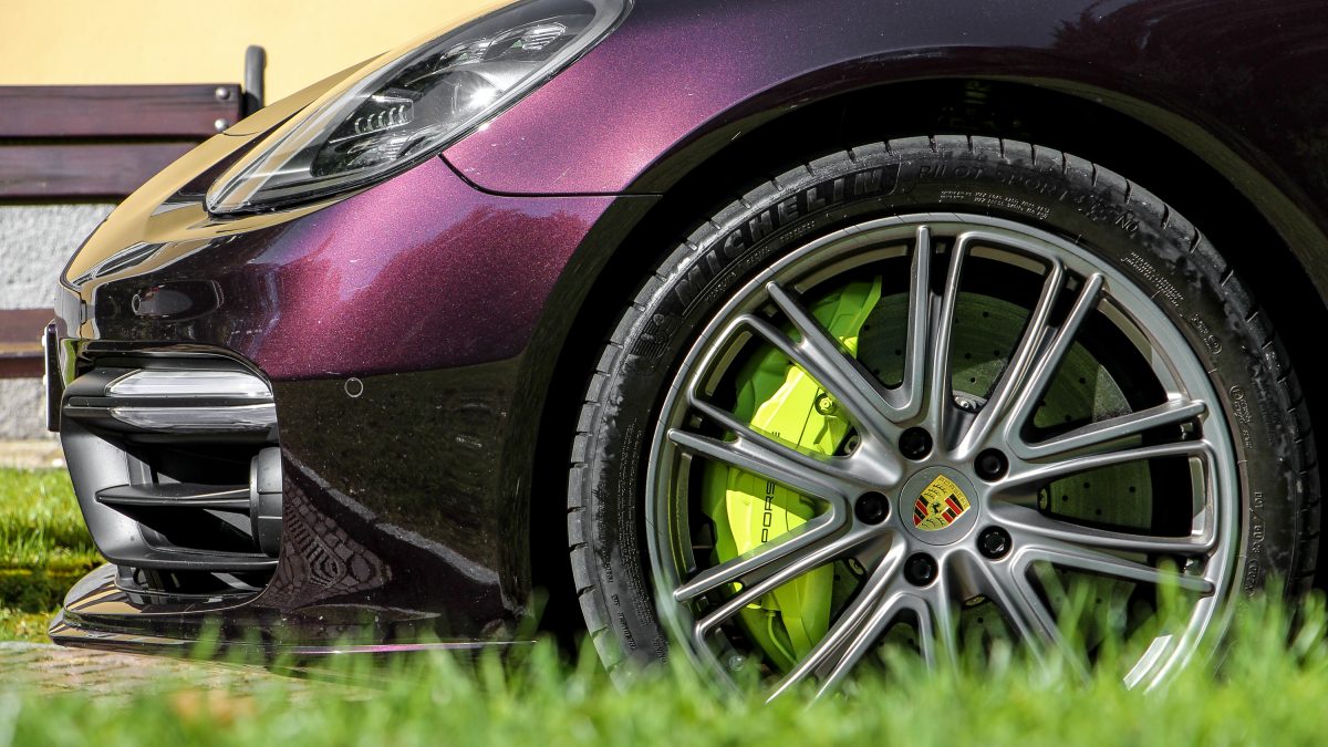 PORSCHE