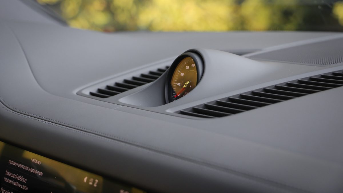 PORSCHE