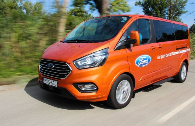 Túrázó Transit – Ford Tourneo Custom teszt