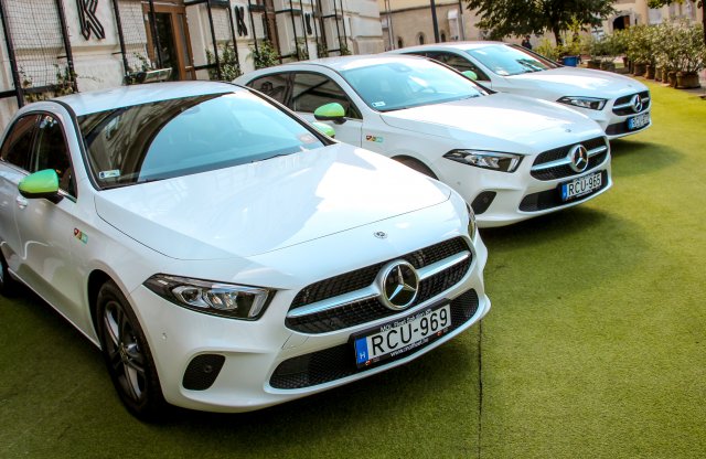 Mercedest percenként 99 forintért? Mutatjuk a MOL Limo új autóit