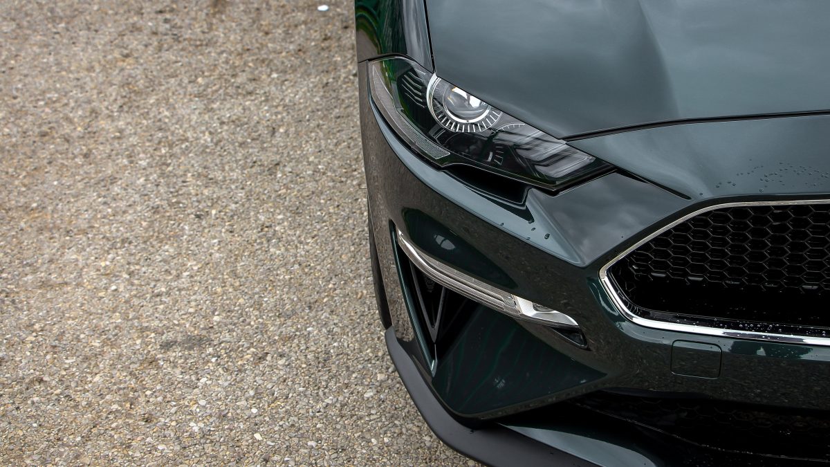 FORD MUSTANG