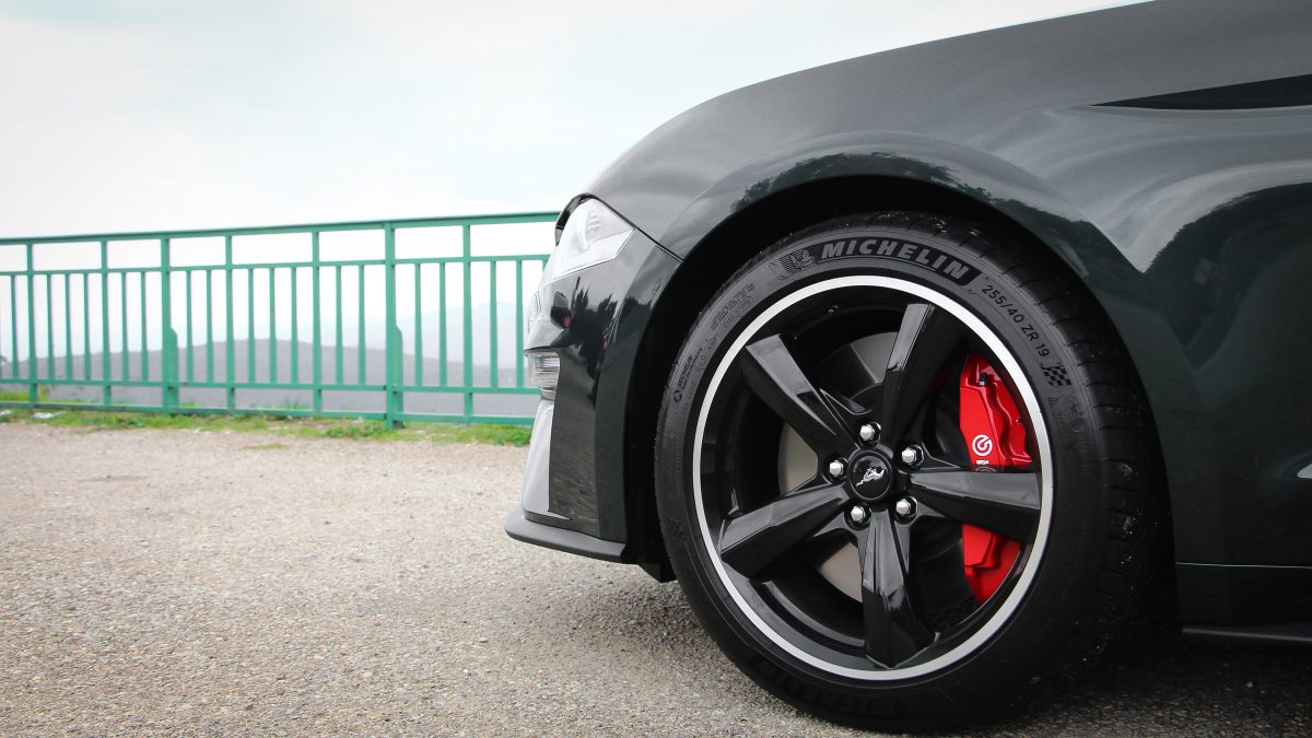 FORD MUSTANG