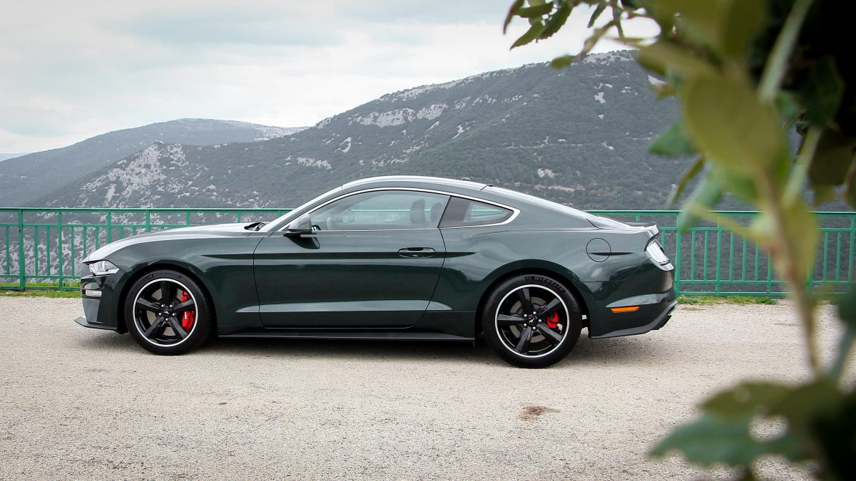 FORD MUSTANG