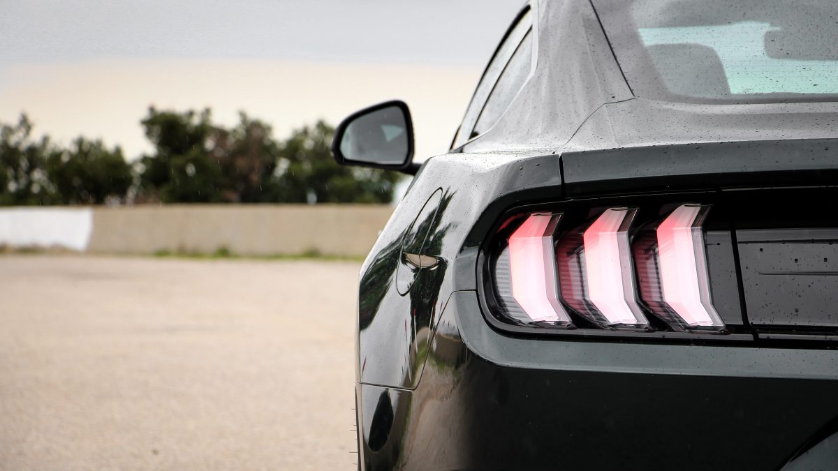 FORD MUSTANG