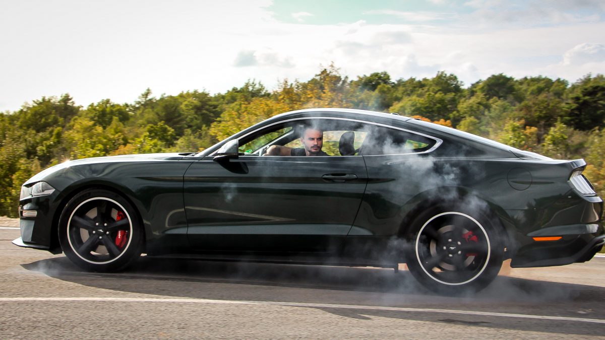 FORD MUSTANG