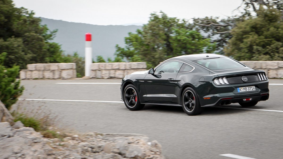 FORD MUSTANG