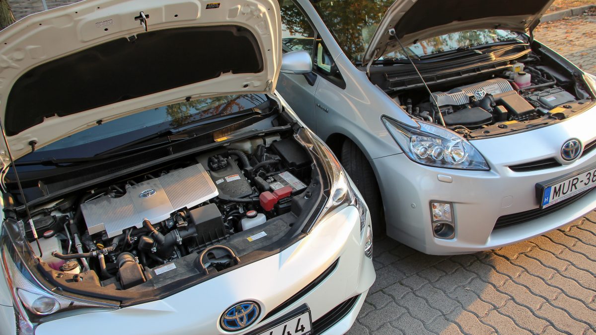 TOYOTA PRIUS