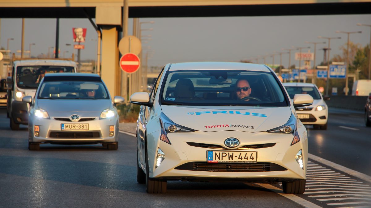 TOYOTA PRIUS