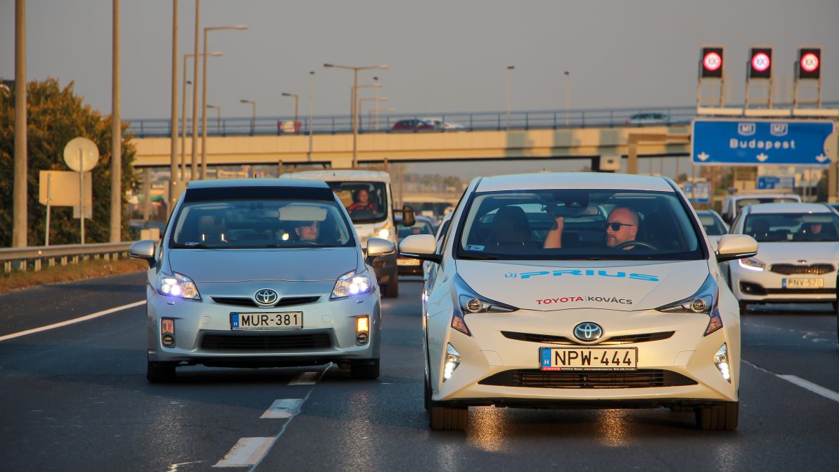 TOYOTA PRIUS