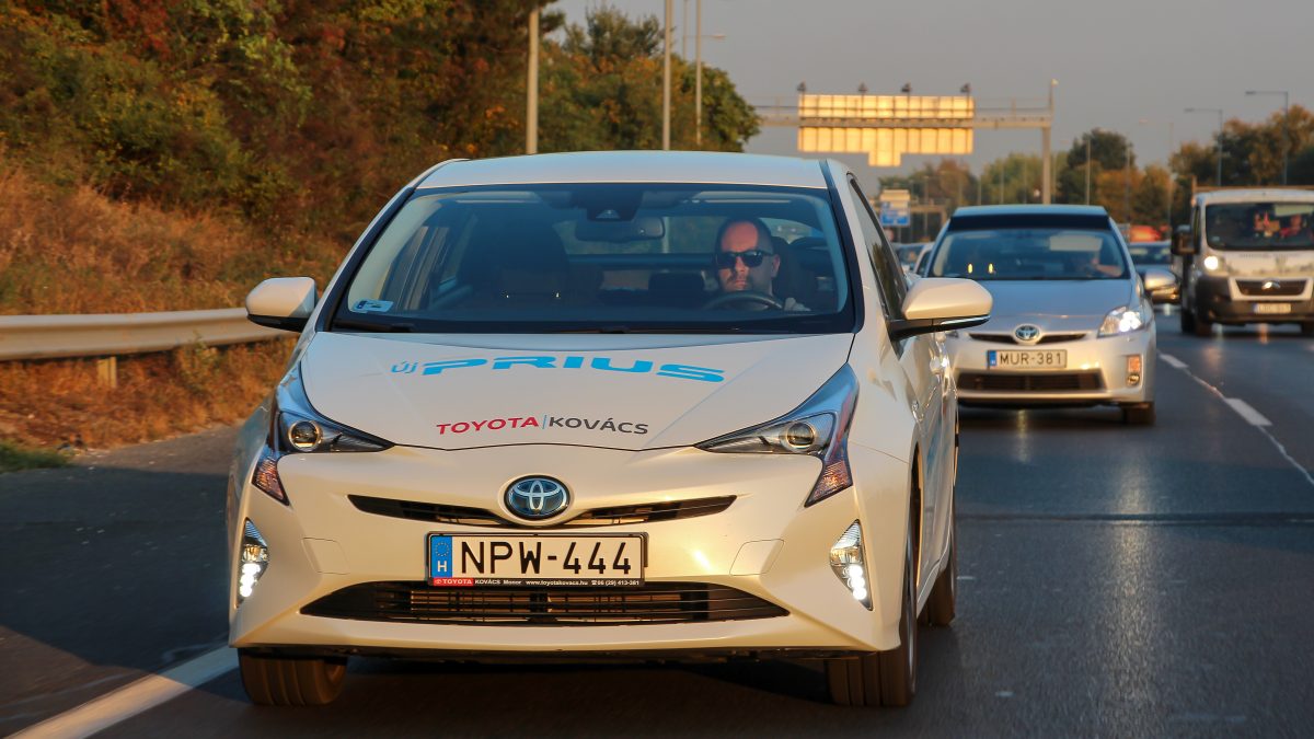TOYOTA PRIUS