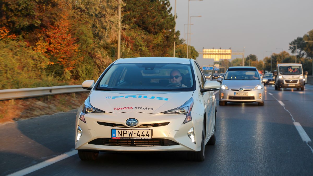 TOYOTA PRIUS