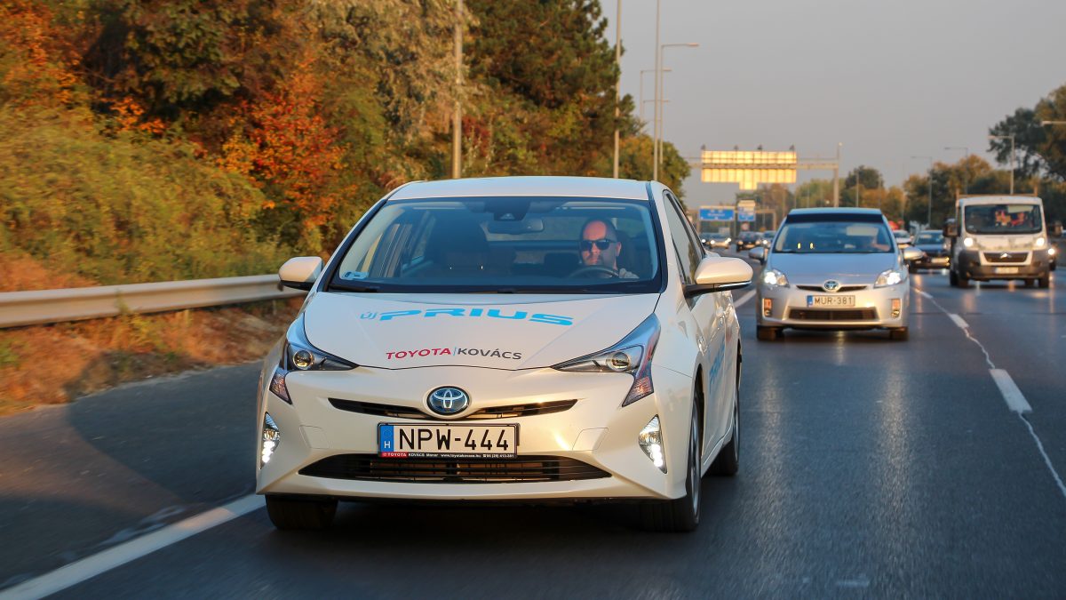 TOYOTA PRIUS