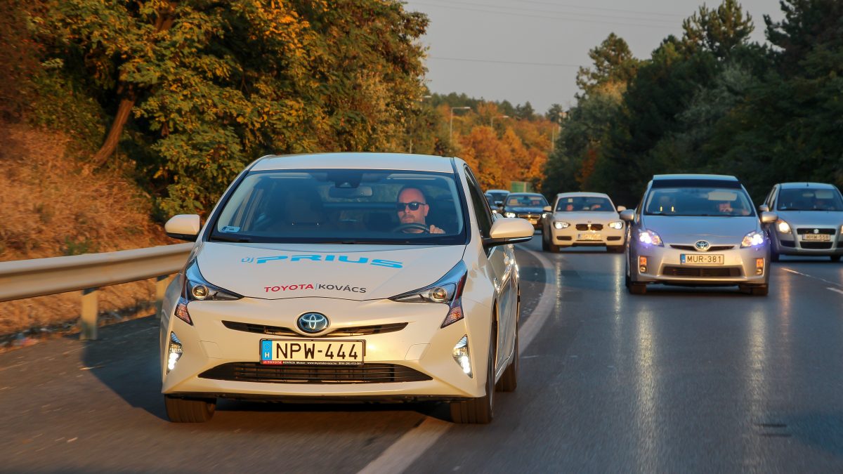 TOYOTA PRIUS