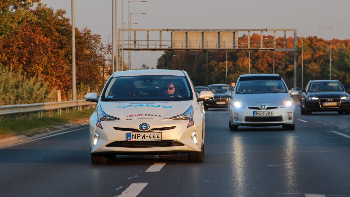 TOYOTA PRIUS