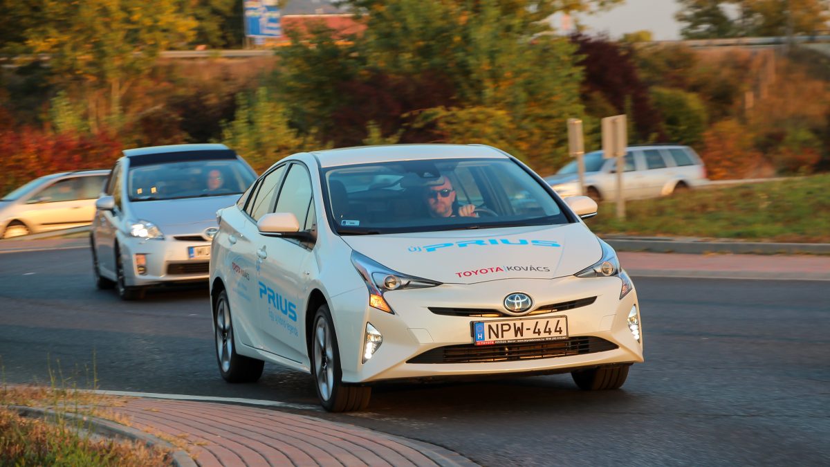 TOYOTA PRIUS