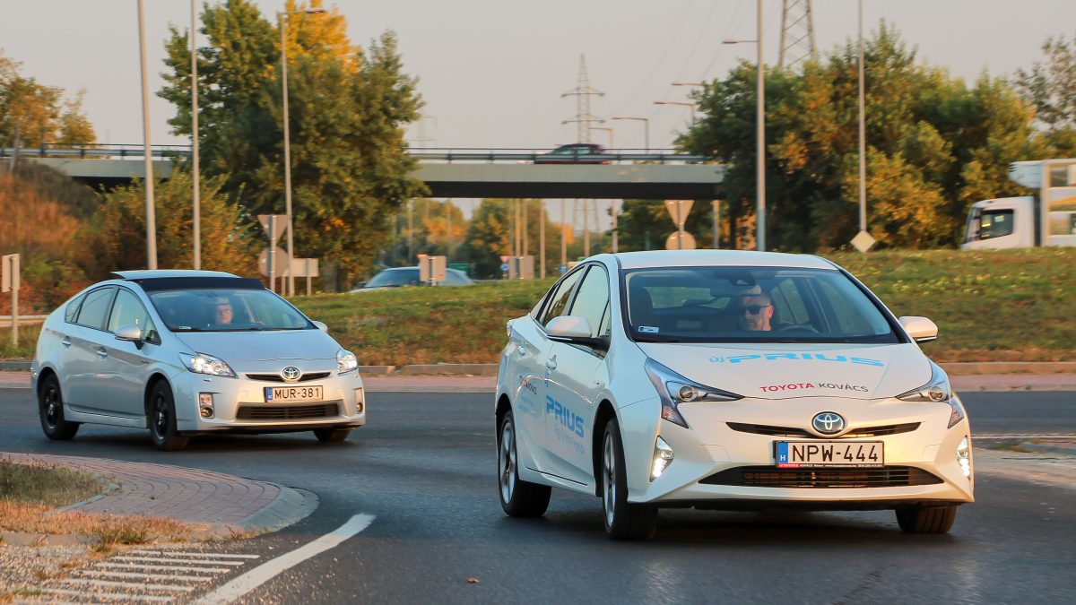 TOYOTA PRIUS