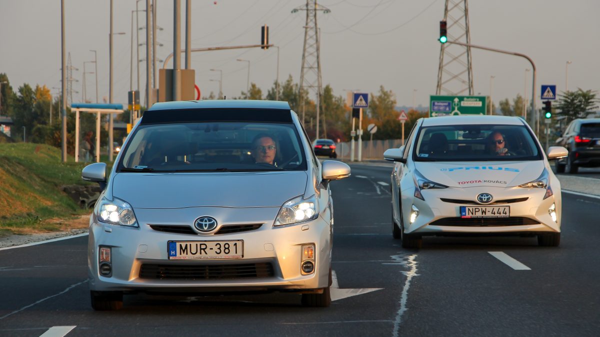 TOYOTA PRIUS
