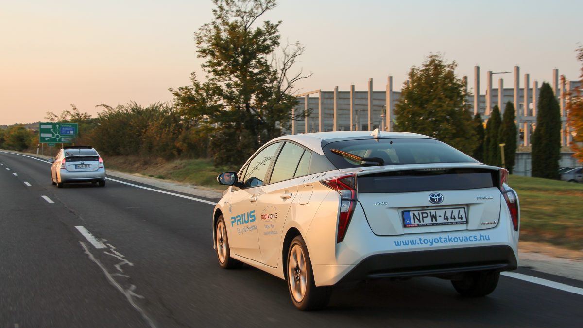 TOYOTA PRIUS