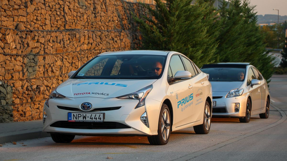TOYOTA PRIUS