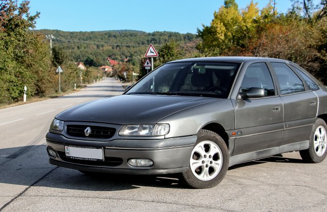 Filléres családi anyahajó - Renault Safrane