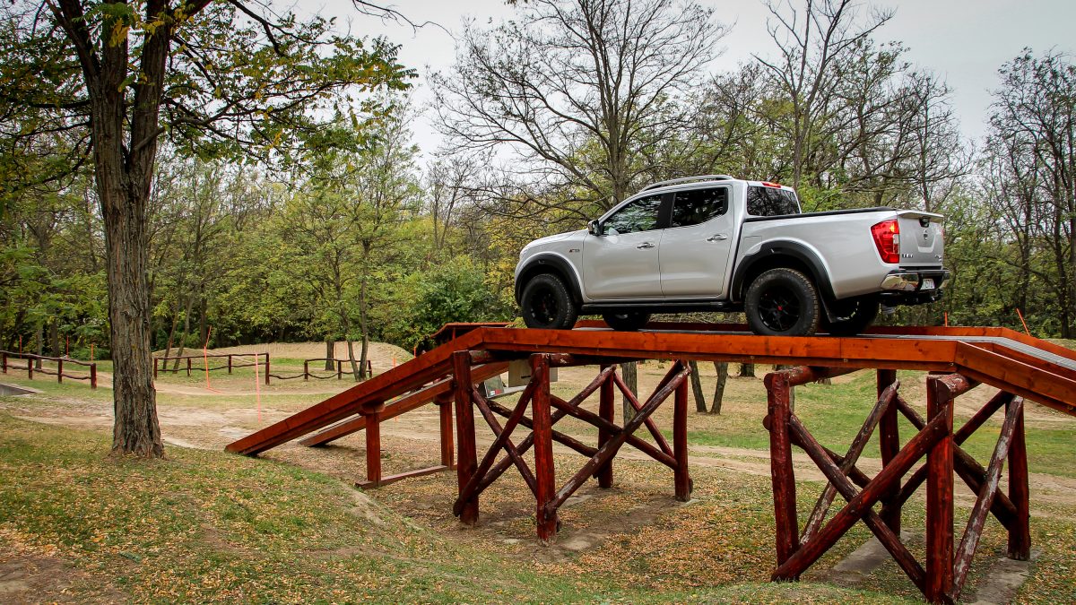 NISSAN NAVARA
