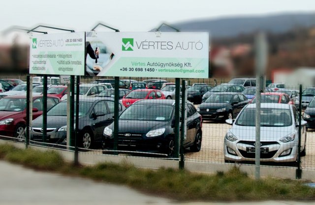 Autóvásárlás otthonról? Van jelentkező, aki elvégzi a teendőket