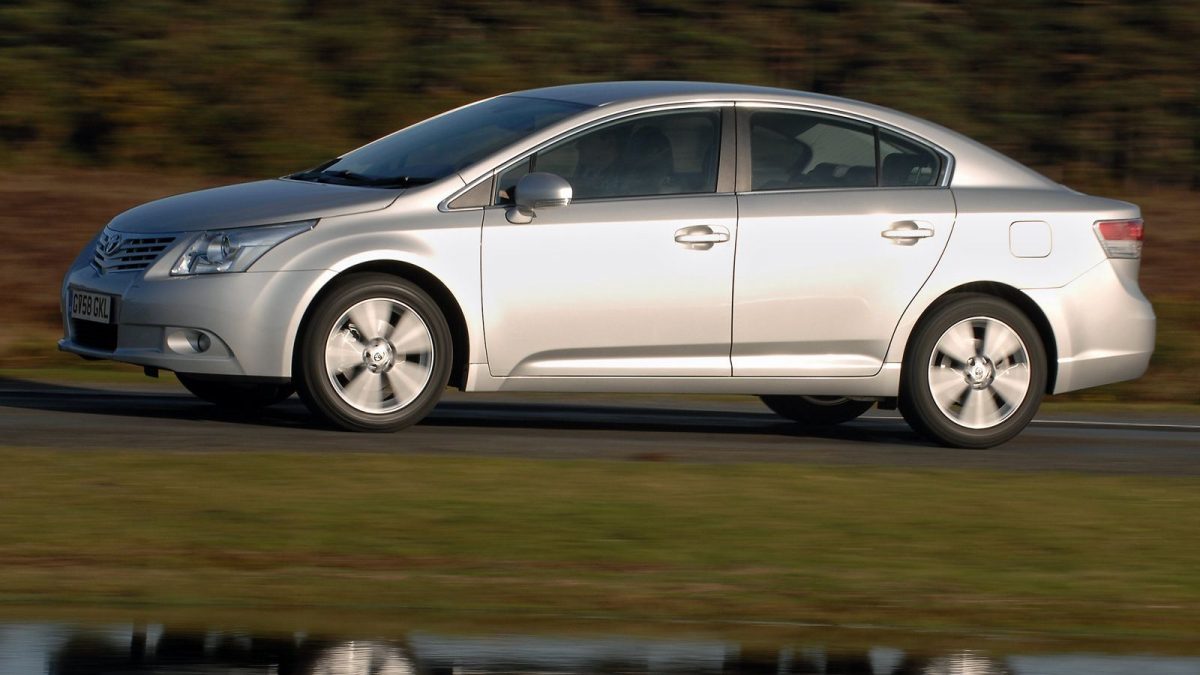 TOYOTA AVENSIS