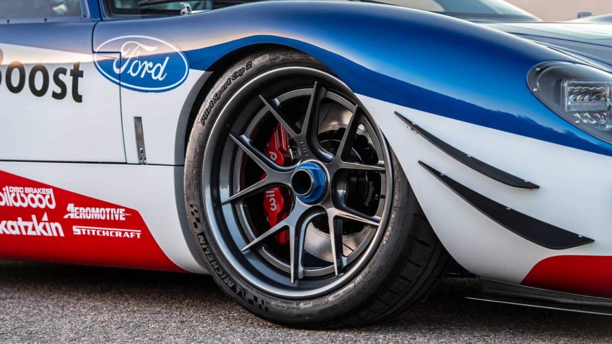 FORD GT