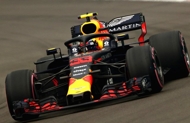 Hamilton a világbajnok két futammal a szezon vége előtt