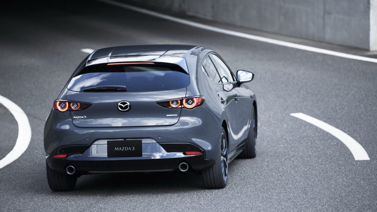 MAZDA 3