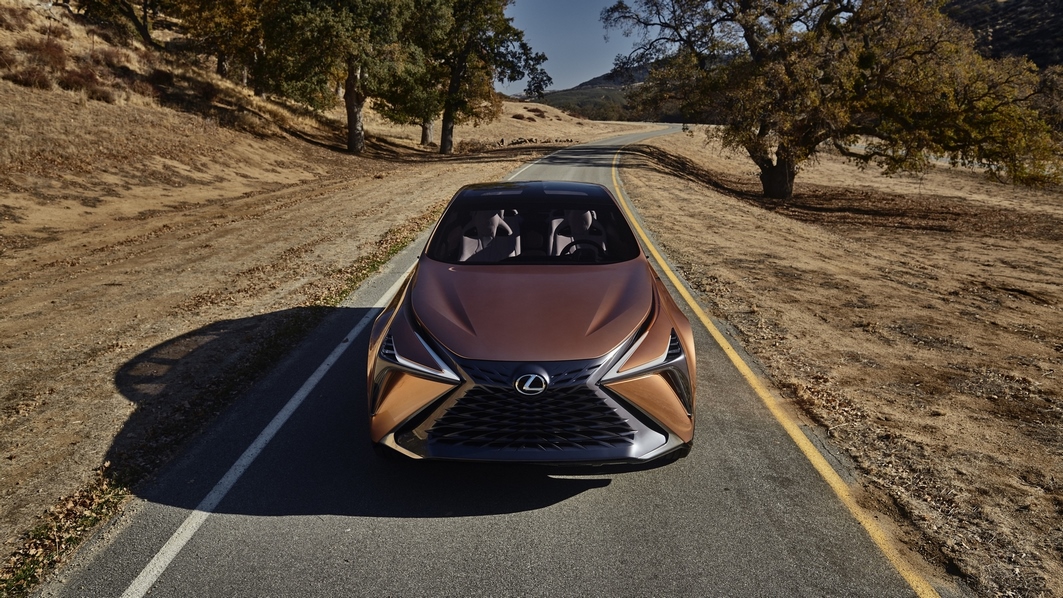 LEXUS