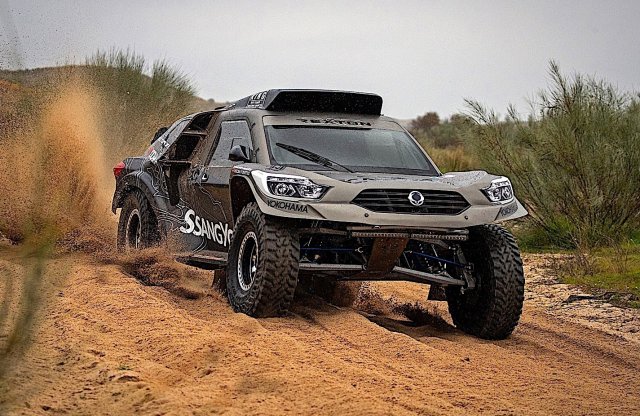 SsangYong menni Dakar! - Itt a Rexton versenyautó